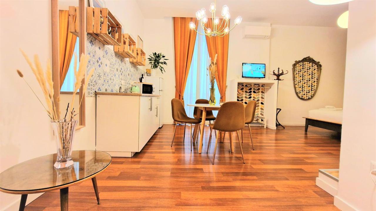 فندق Napoli Tree - Lungomare المظهر الخارجي الصورة