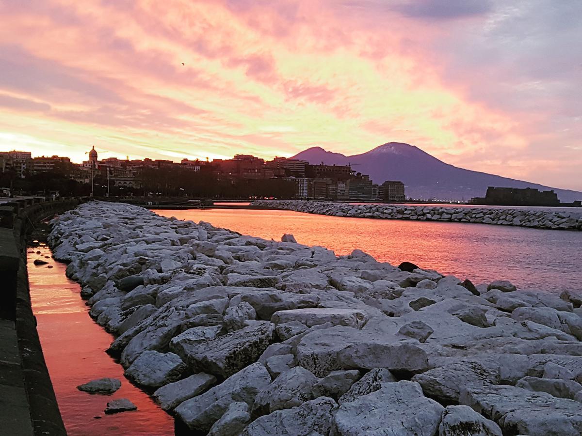 فندق Napoli Tree - Lungomare المظهر الخارجي الصورة